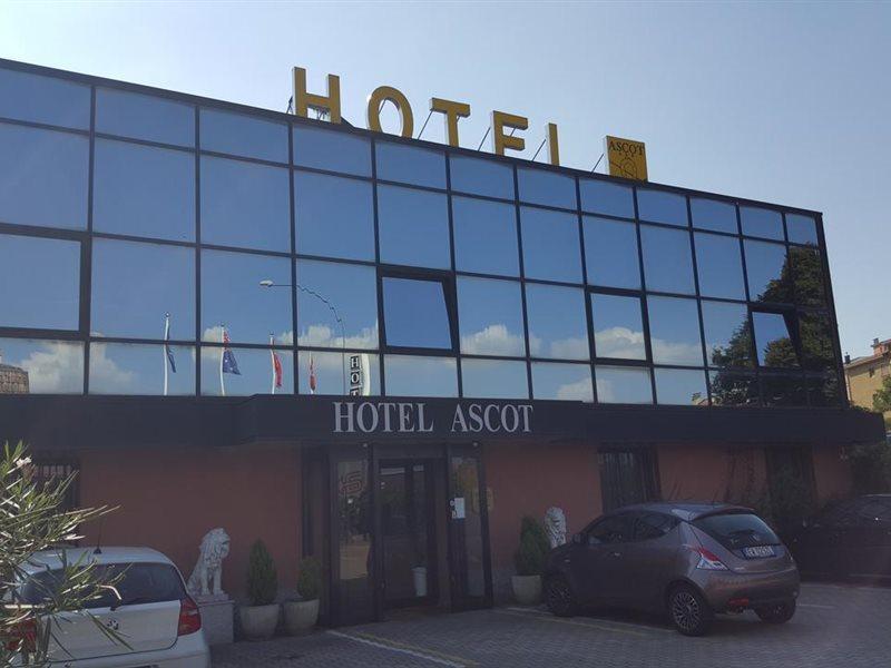 Hotel Ascot Binasco Bagian luar foto