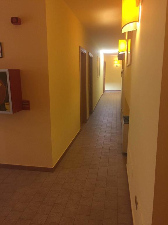 Hotel Ascot Binasco Bagian luar foto