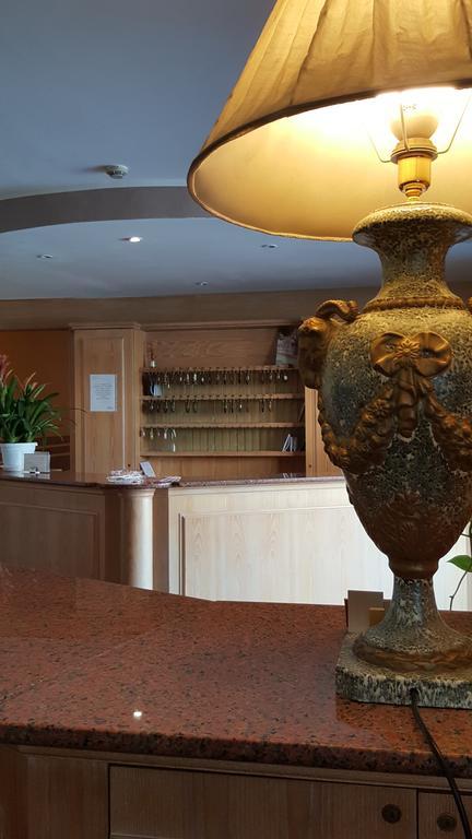 Hotel Ascot Binasco Bagian luar foto