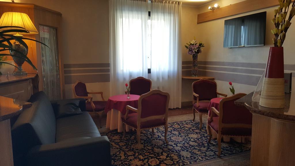 Hotel Ascot Binasco Bagian luar foto