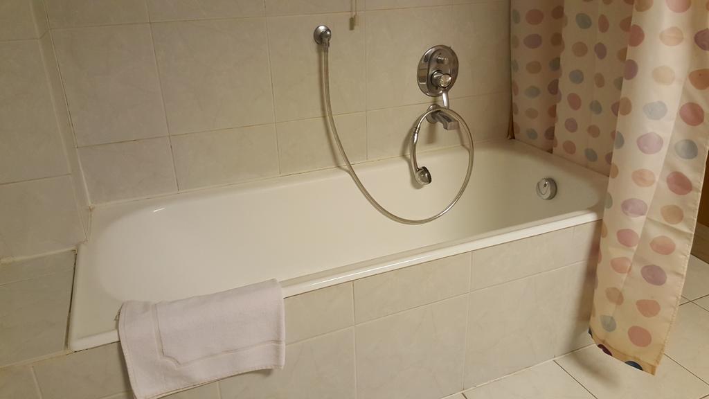 Hotel Ascot Binasco Bagian luar foto