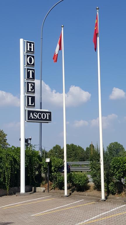 Hotel Ascot Binasco Bagian luar foto