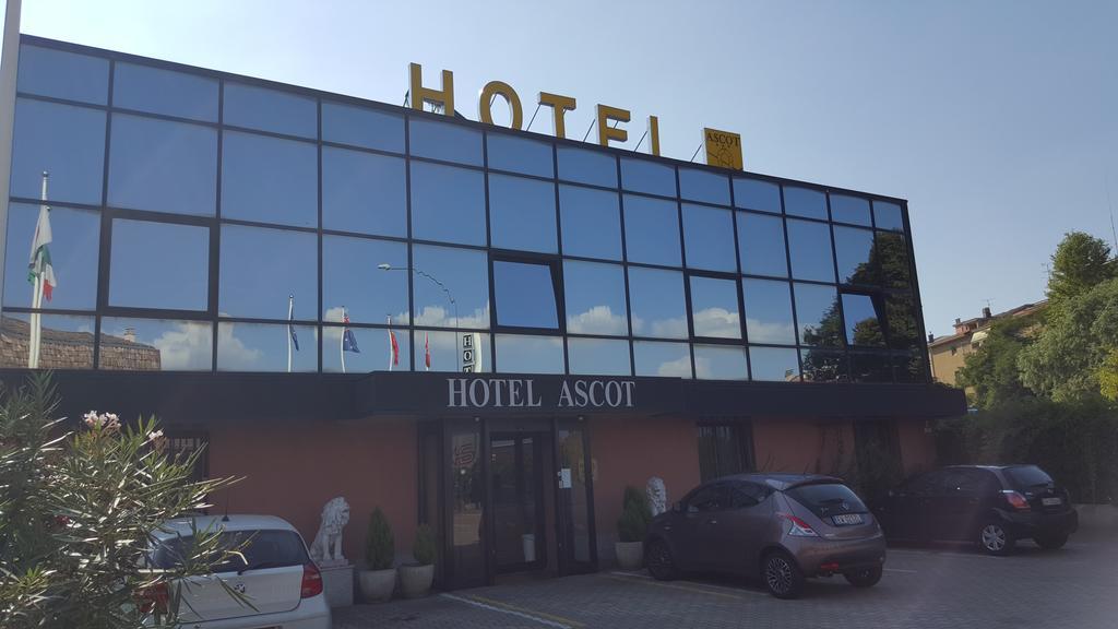 Hotel Ascot Binasco Bagian luar foto