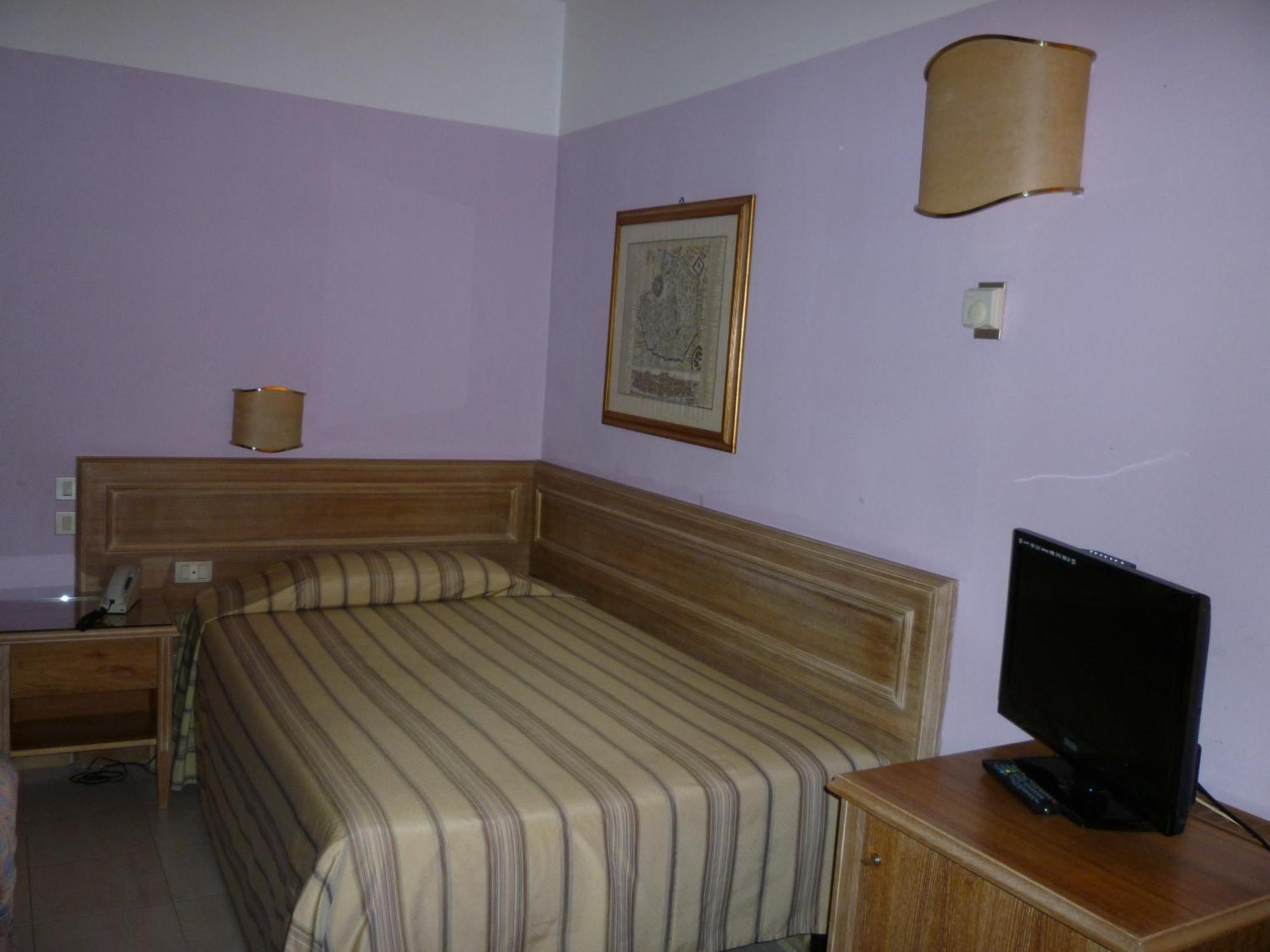 Hotel Ascot Binasco Bagian luar foto