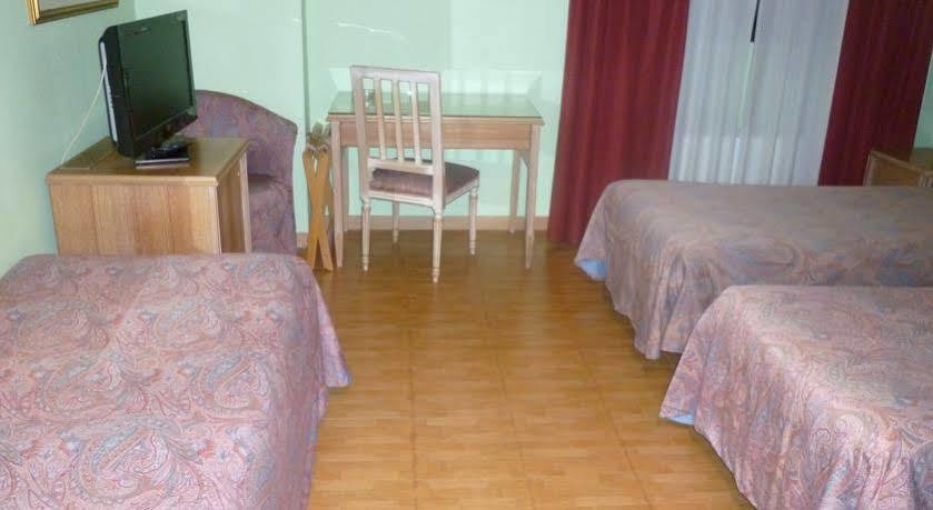 Hotel Ascot Binasco Bagian luar foto