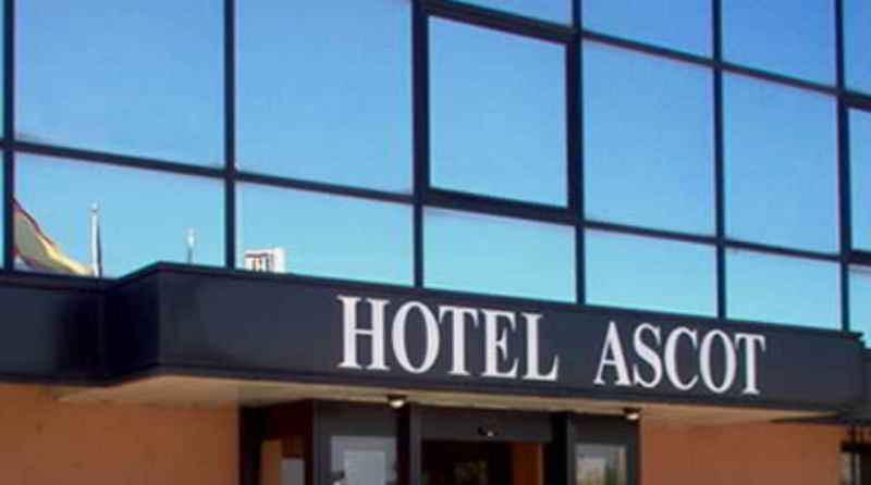 Hotel Ascot Binasco Bagian luar foto
